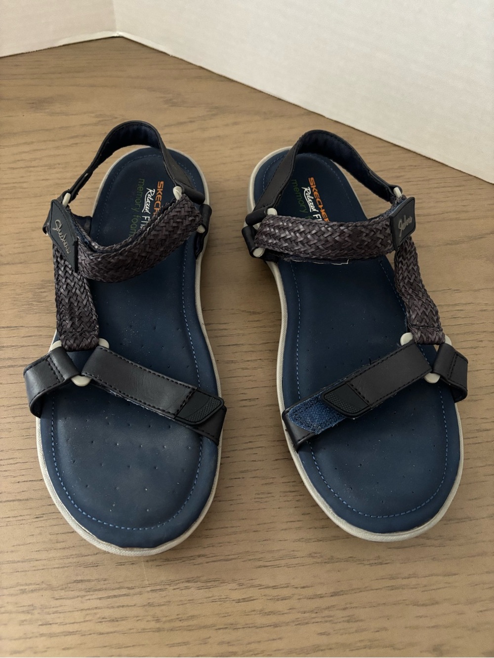 Sketchers Ladies Sandals Strappy Relaxed Fit Memory Foam Casual Sandals Size 8